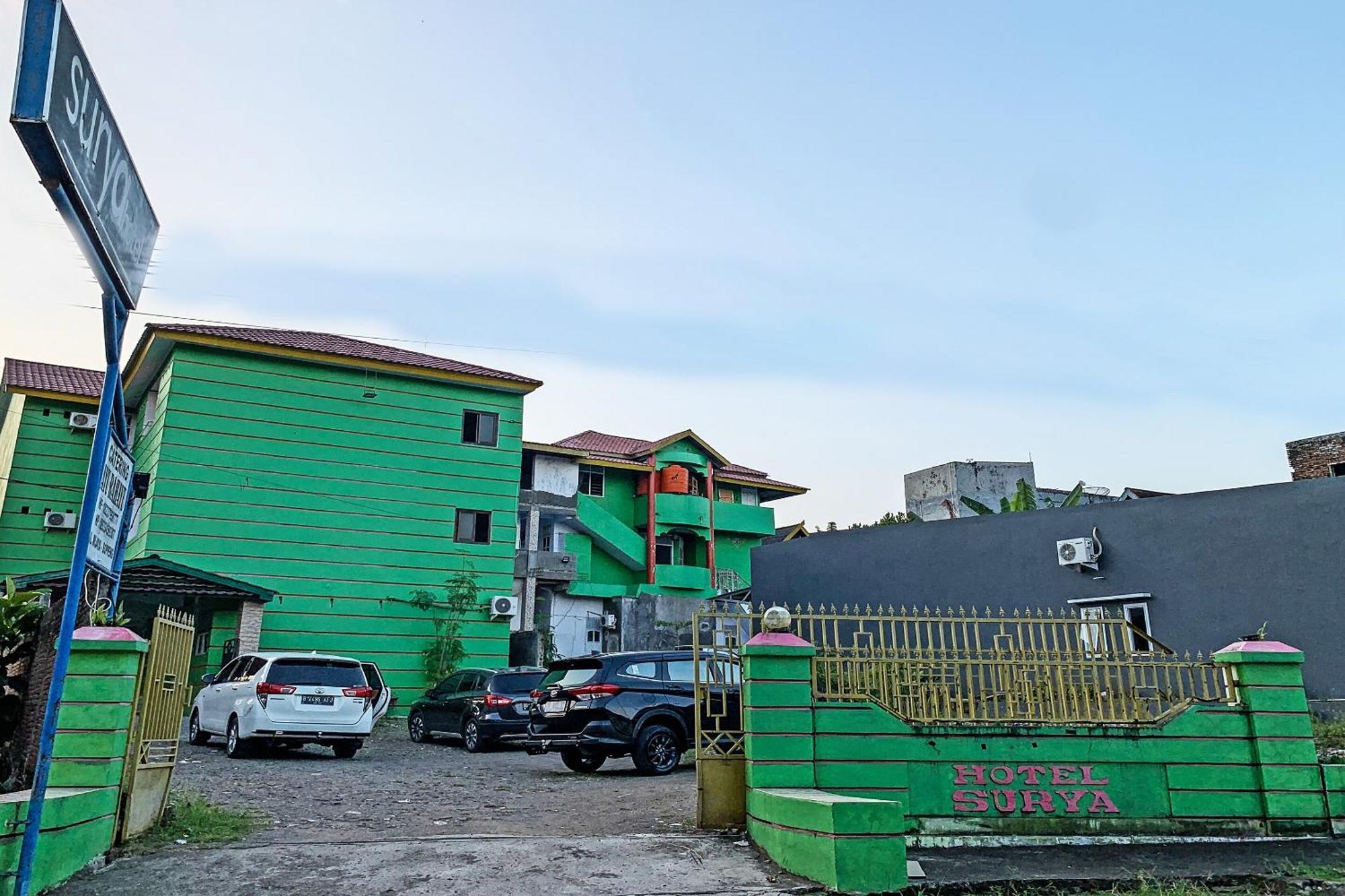 Oyo 91757 Surya Hotelneartaman Anggrek Pkk Watansoppeng Lalabata 외부 사진