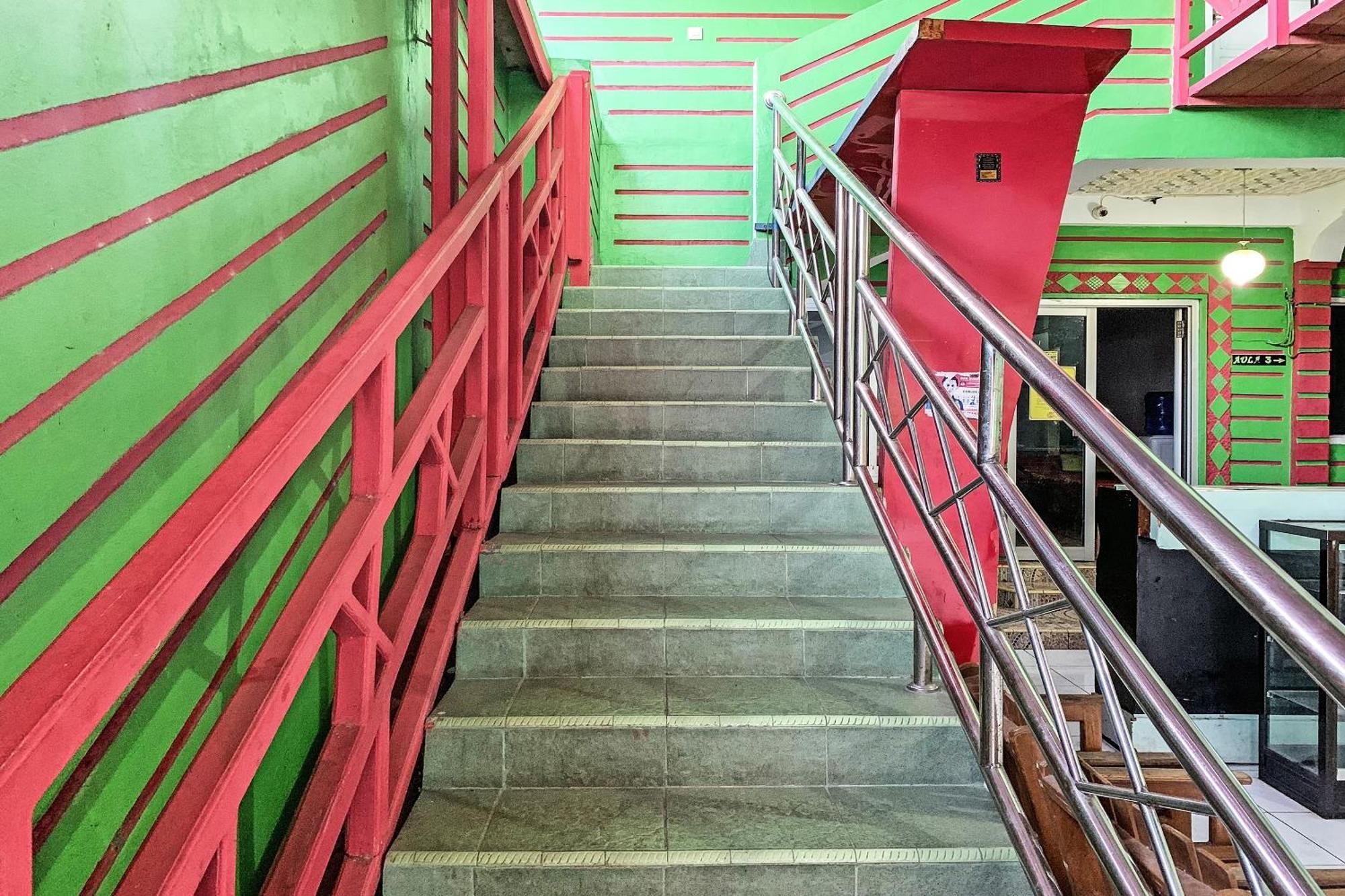 Oyo 91757 Surya Hotelneartaman Anggrek Pkk Watansoppeng Lalabata 외부 사진