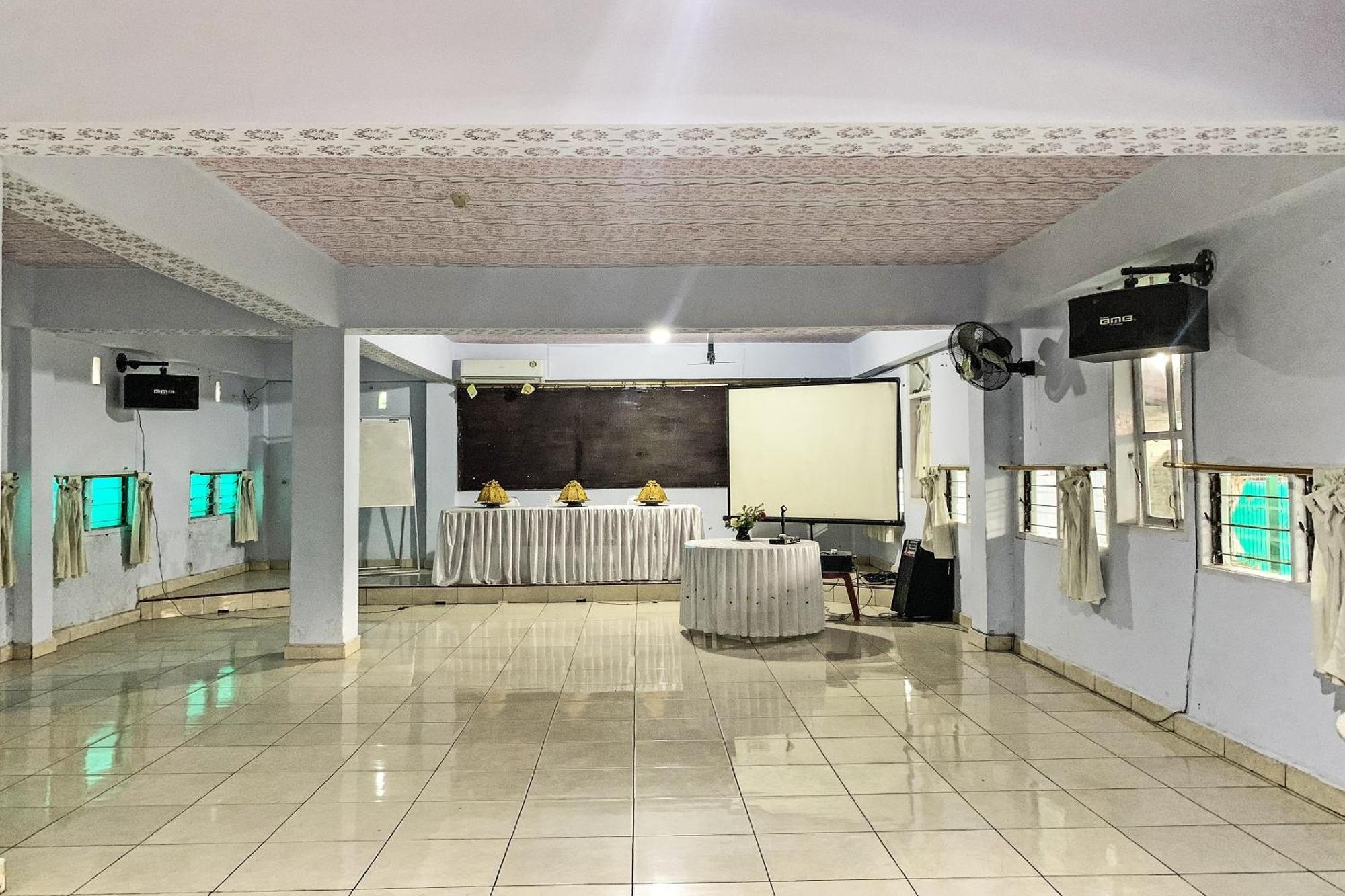 Oyo 91757 Surya Hotelneartaman Anggrek Pkk Watansoppeng Lalabata 외부 사진