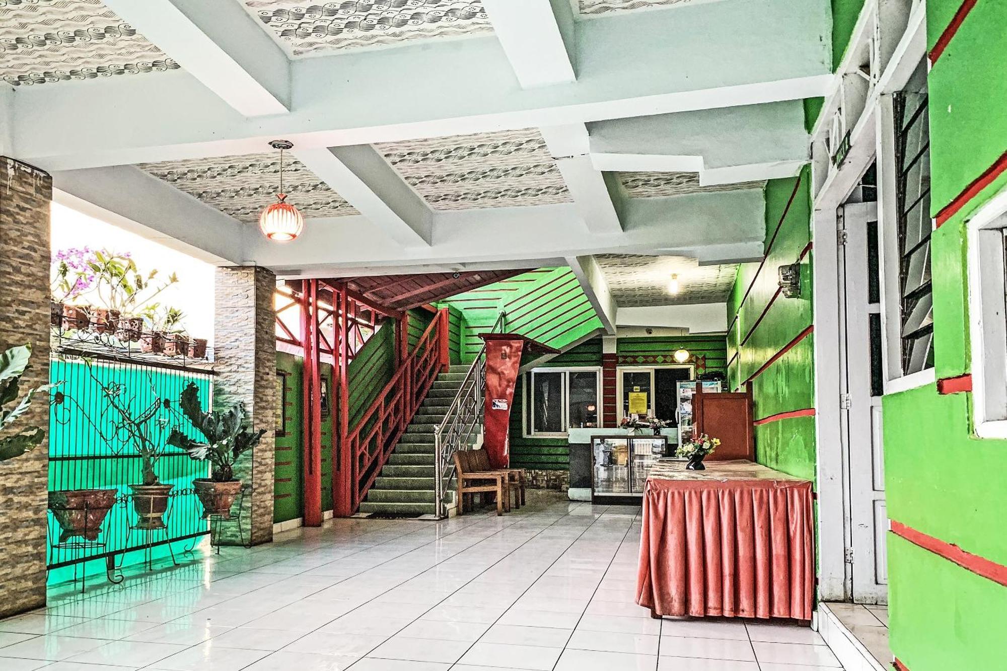 Oyo 91757 Surya Hotelneartaman Anggrek Pkk Watansoppeng Lalabata 외부 사진